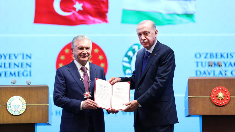 Özbekistan Cumhurbaşkanı Mirziyoyev'e Devlet Nişanı tevcih edildi