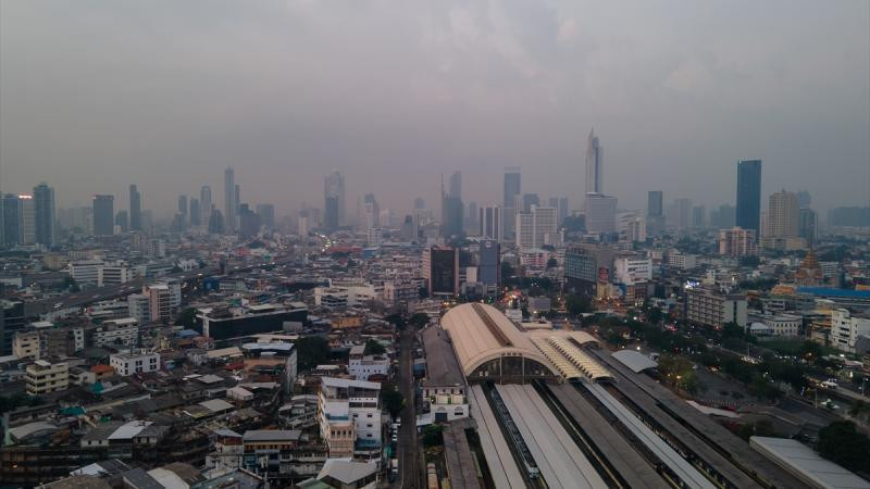 Tayland'ın başkenti Bangkok'ta hava kirliliği nedeniyle okullarda eğitime ara verildi