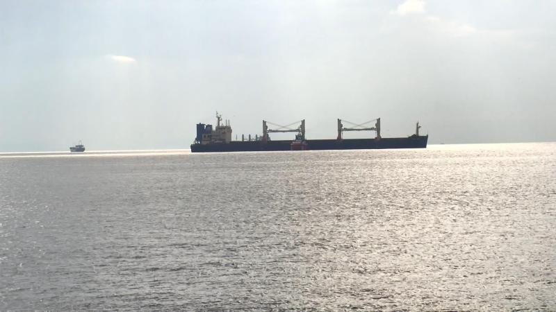İstanbul'da karaya oturan gemi için kurtarma çalışması başlatıldı