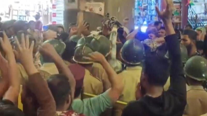 Hindistan'da Kur'an-ı Kerim yakıldığına dair söylentiler nedeniyle arbede çıktı